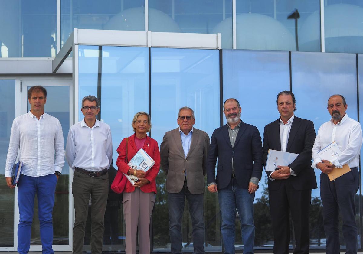 Enrique Conde, Pero Pérez Noriega, Isabel Gómez-Barreda, Víctor Gijón, Rubén Calderón, J. C. Gutiérrez Díaz-Velarde y Rafael Pérez Tezanos.