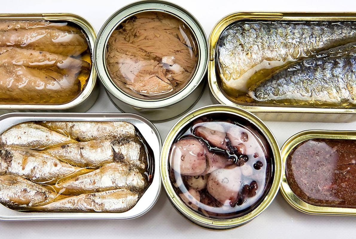 Latas de pescado.