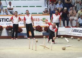 Carlos García birla, con Óscar González, Gonzalo Egusquiza y Lolo Lavid, al fondo.