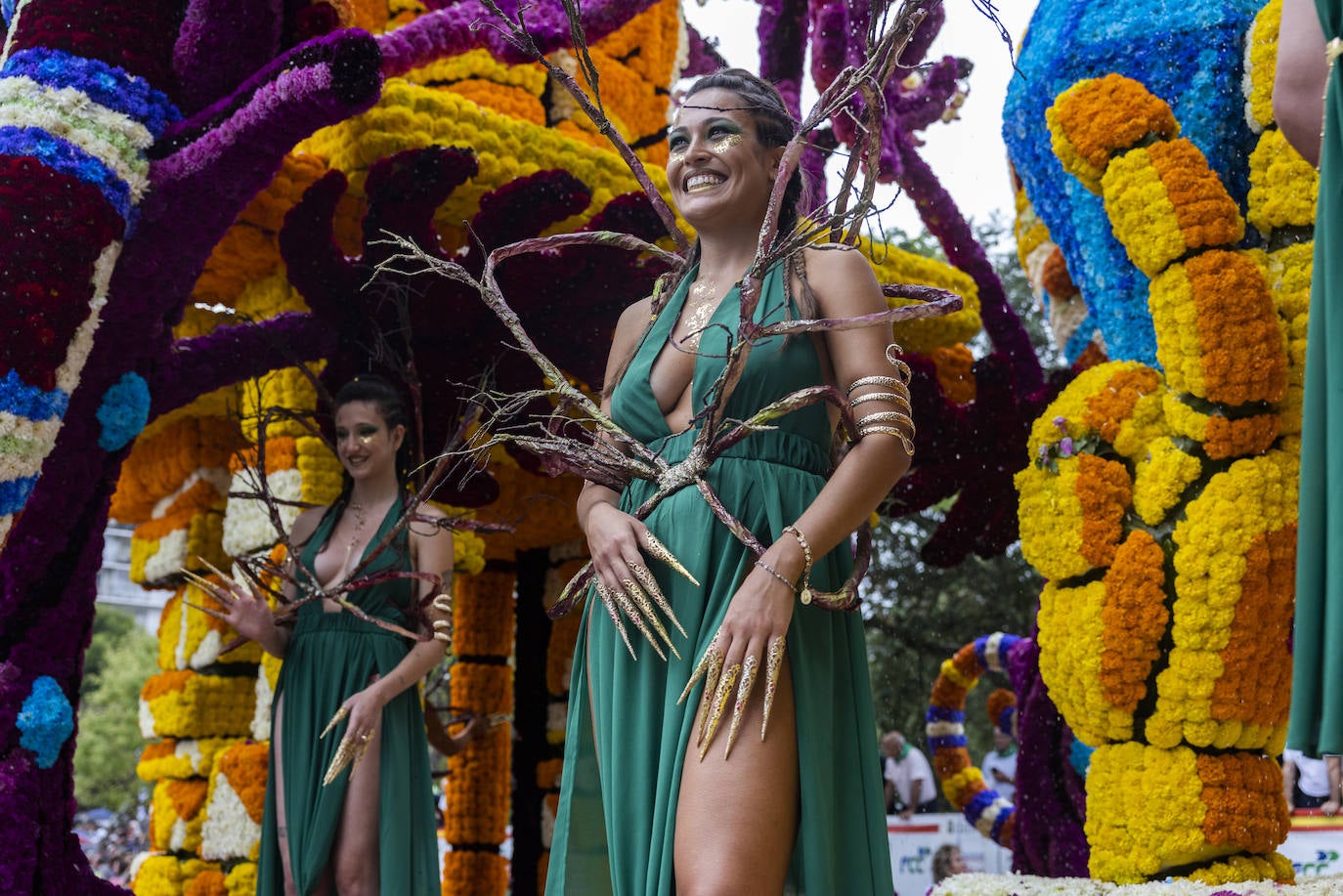 La caracterización de `Stone´ , la carroza ganadora de la centenaria Batalla de Flores