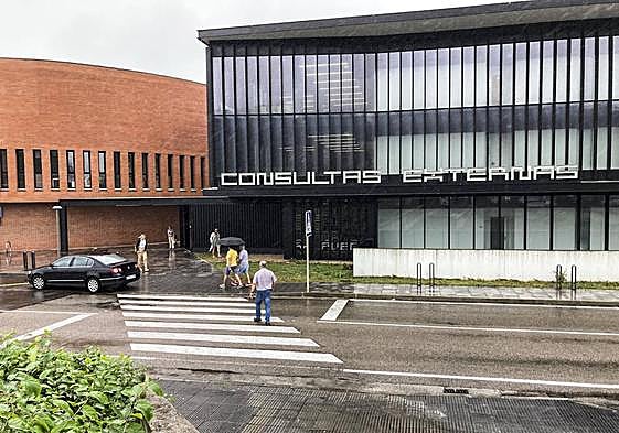 El equipo informático averiado se encuentra en la sala de servidores ubicada en los sótanos del edificio de Consultas Externas.