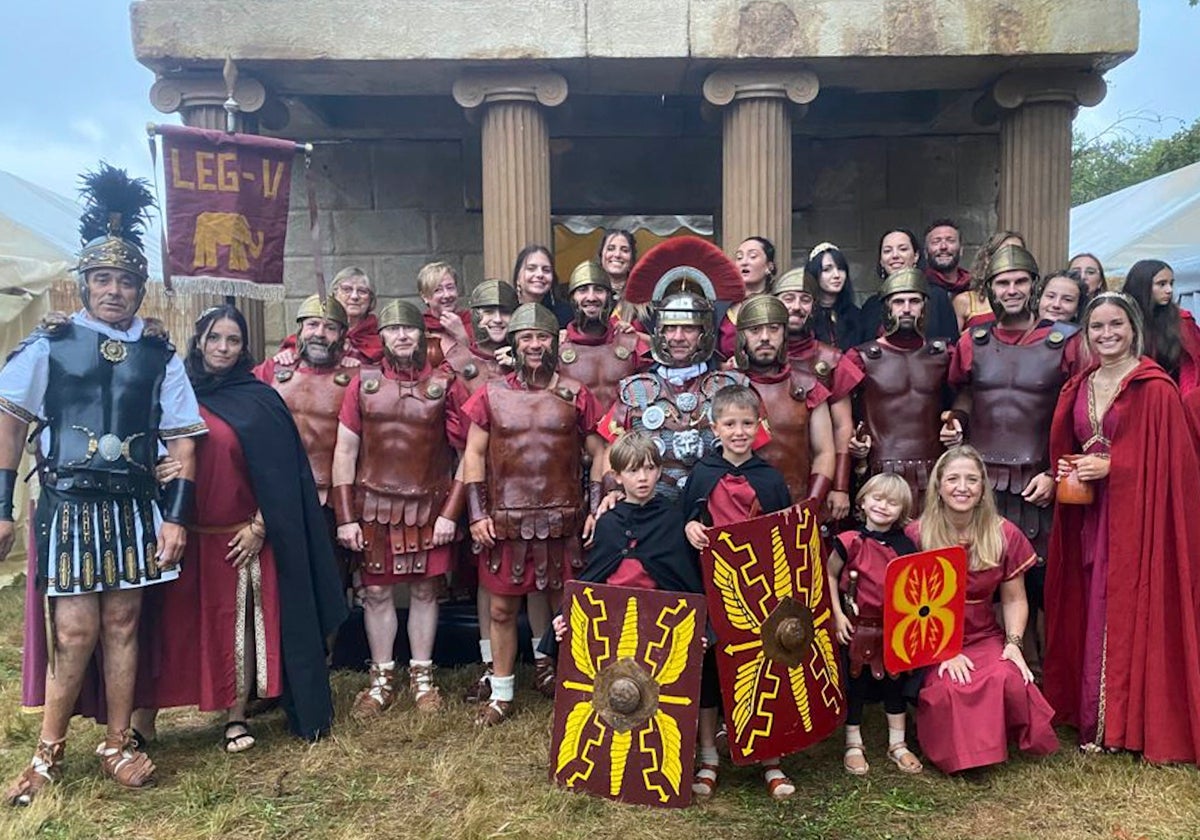 Miembros de una de las legiones romanas en el recinto habilitado para la fiesta.