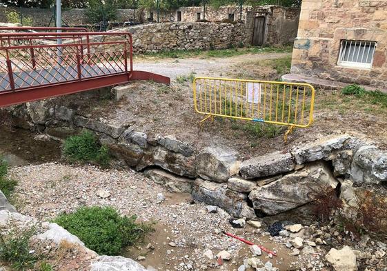 Actual escollera del arroyo Las Fuentes donde se observa el hundimiento del terreno.