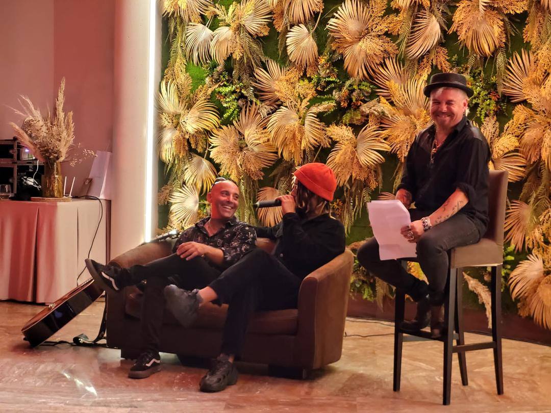 Imagen de la velada musical en el Palacio de Soñanes protagonizada por Sergio González, Bambax y Jimmy Barnatán. 