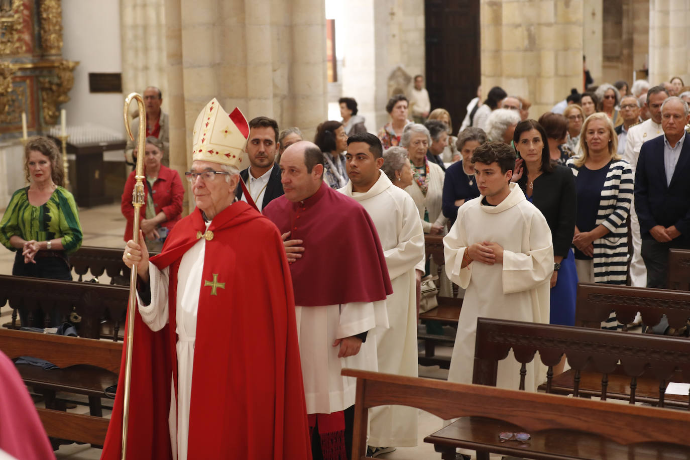 El obispo, Manuel Sánchez Monge, ofició el rezo de las Vísperas Solemnes