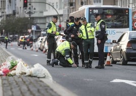 Agente del Equipo de Reconstrucción de Accidentes de Tráfico (ERAT), en el lugar del accidente.