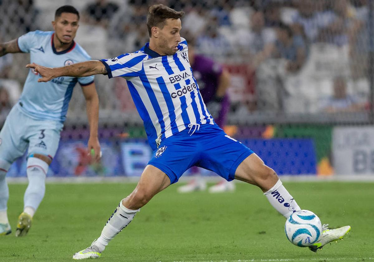 Sergio Canales, con la camiseta de Rayados.