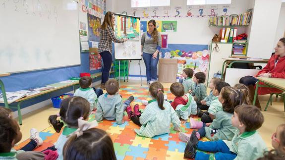 Torrelavega autoriza la contratación de educadores para las diez aulas de 2 años