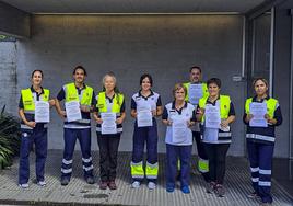 Profesionales del SUAP de Castro muestran su rechazo con carteles en los que puede leerse «No todo vale».