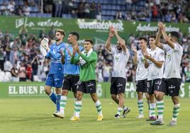 Los futbolistas del Racing, tras su victoria en la primera jornada ante el Eibar.