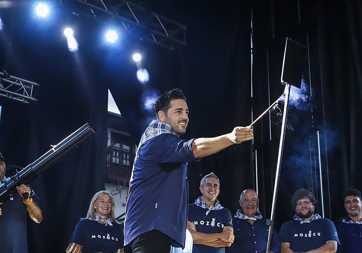 Bustamante enciende la mecha del chupinazo