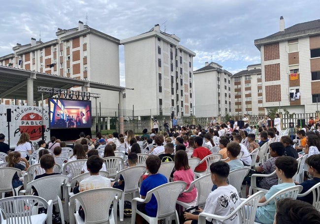 Los alumnos del CEIP Pablo Picasso en la inauguración del curso