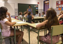 Charo con sus 20 alumnos en la primera clase del curso en el colegio Manuel Cacicedo.