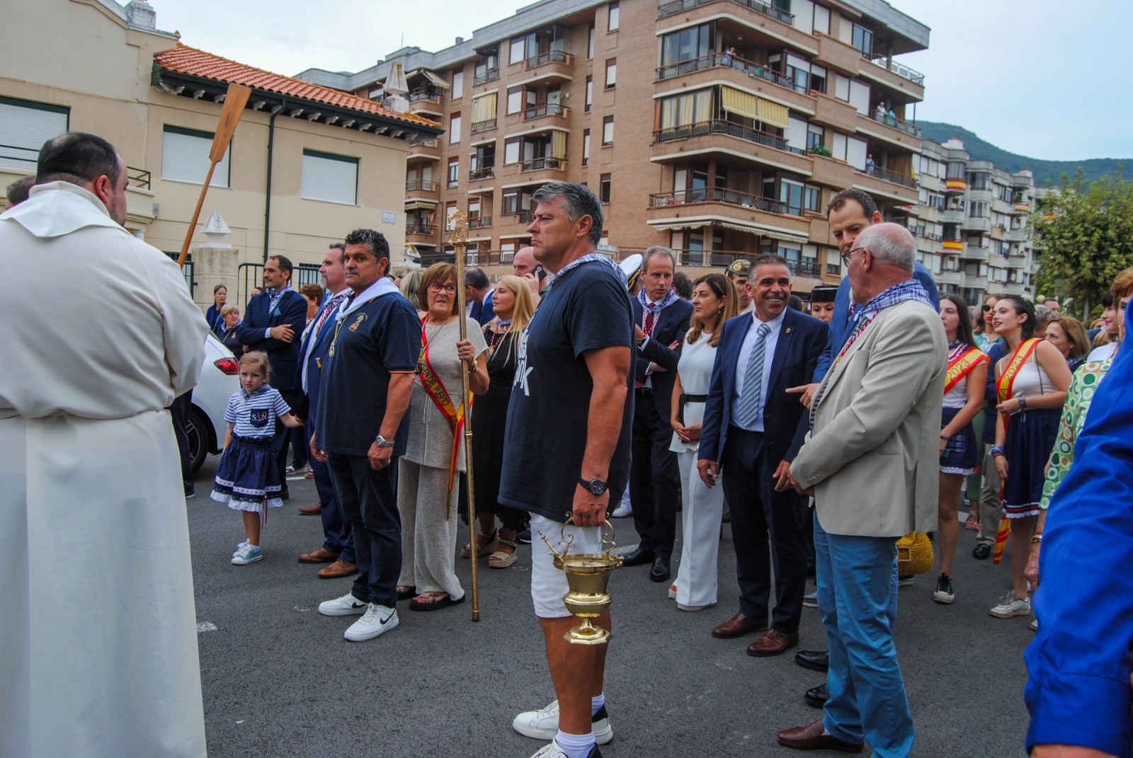 Autoridades regionales y locales se dieron cita en este acto en Santoña.