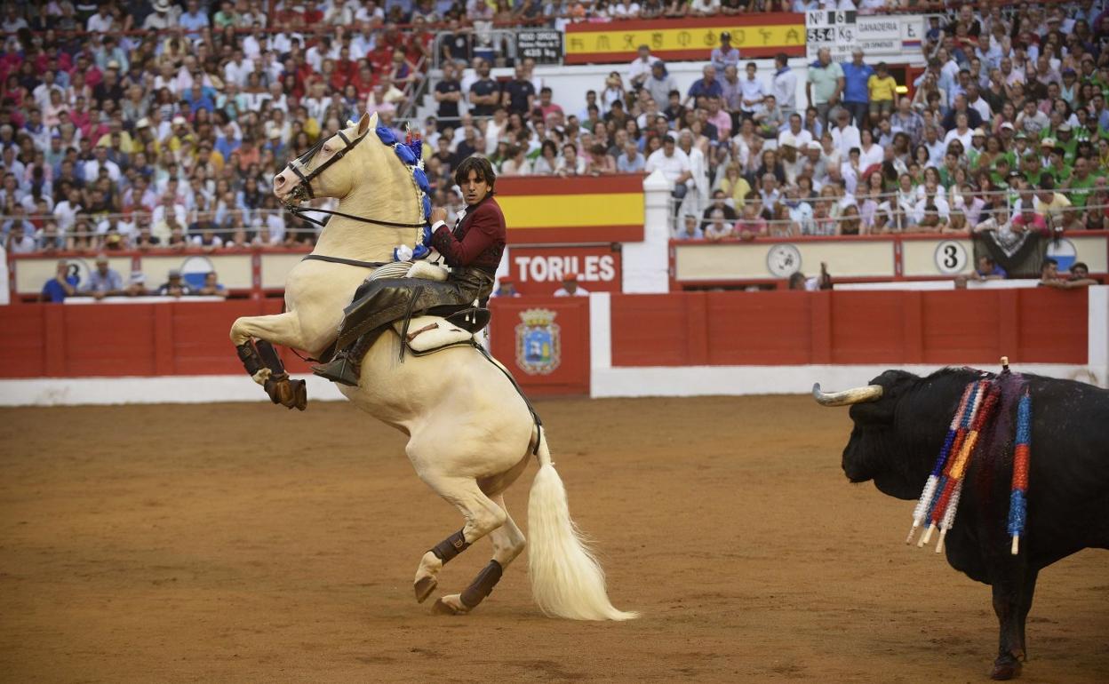 Diego Ventura durante una faena en la plaza de Cuatro Caminos.