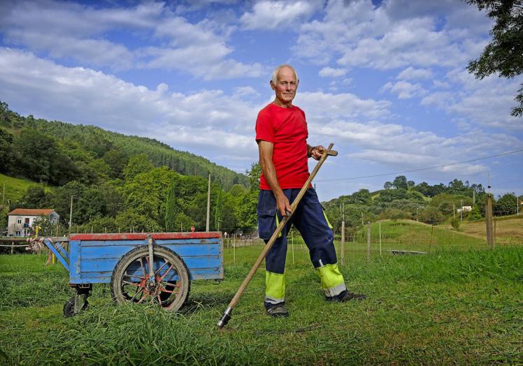 Miguel Izaguirre, en su finca de El Turujal.