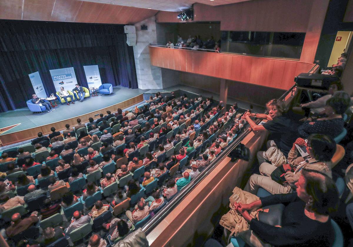 Los Martes Literarios, que superaron los 2.700 asistentes, eje del programa cultural de la UIMP