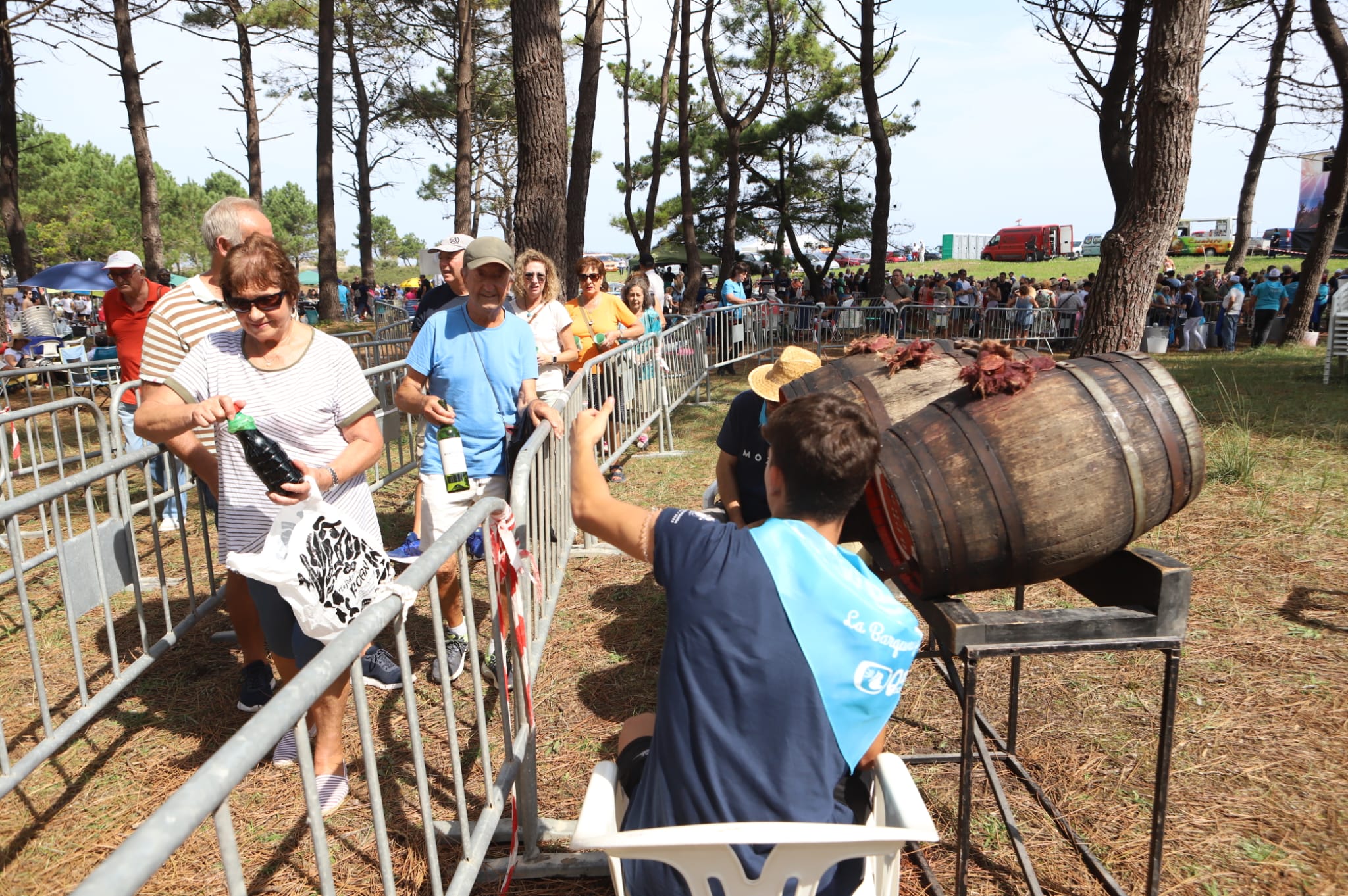Junto al sorropotún se repartieron más de 600 litros de vino