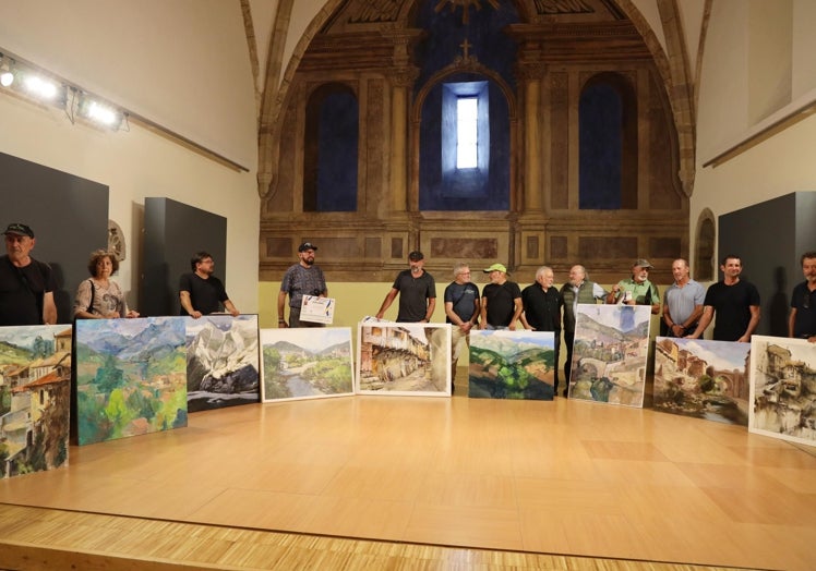 Imagen principal - Pintores y cuadros premiados; Aznar, pintando el cuadro ganador, y José Luís López, con la acuarela del segundo premio.