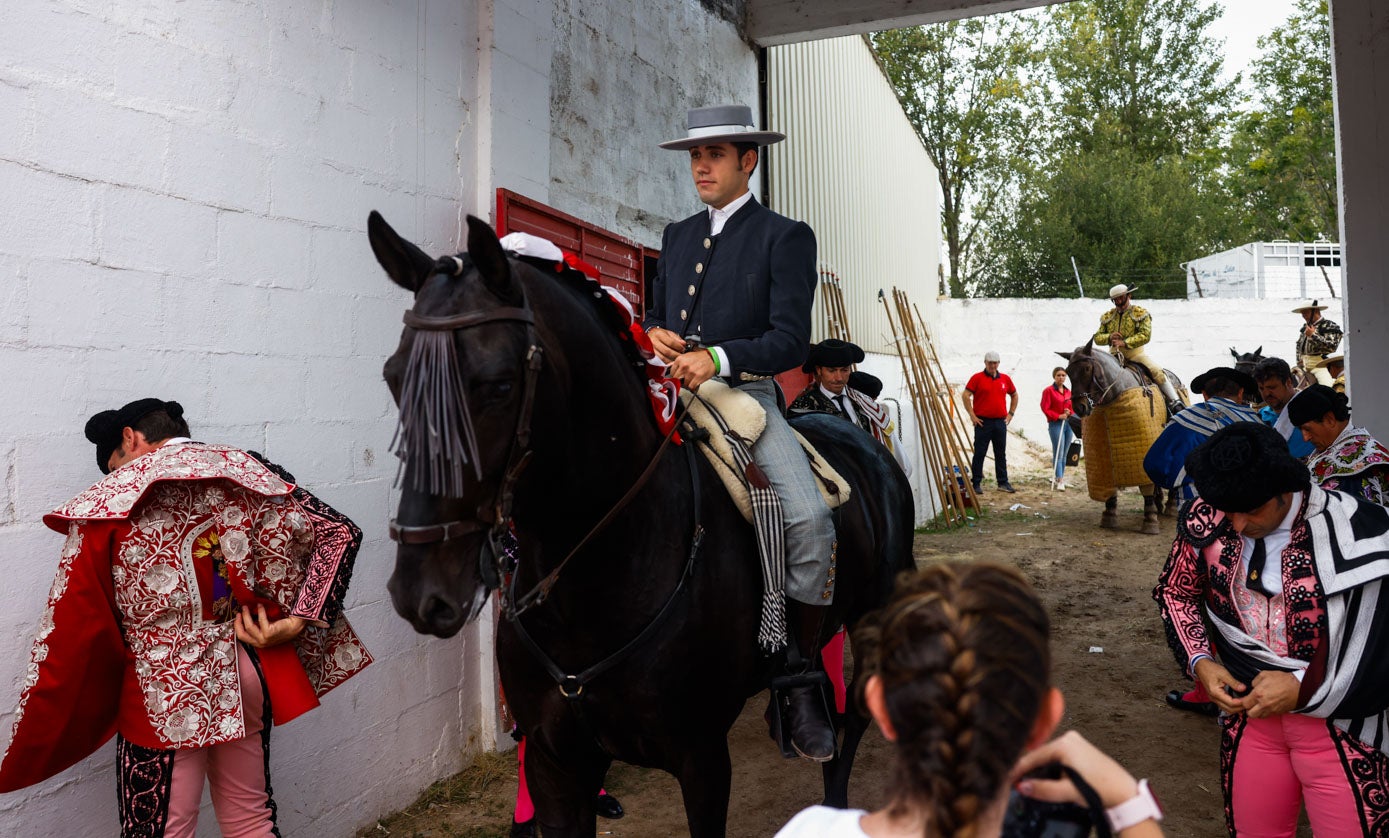 Guillermo Hermoso de Mendoza abrió el festejo a caballo