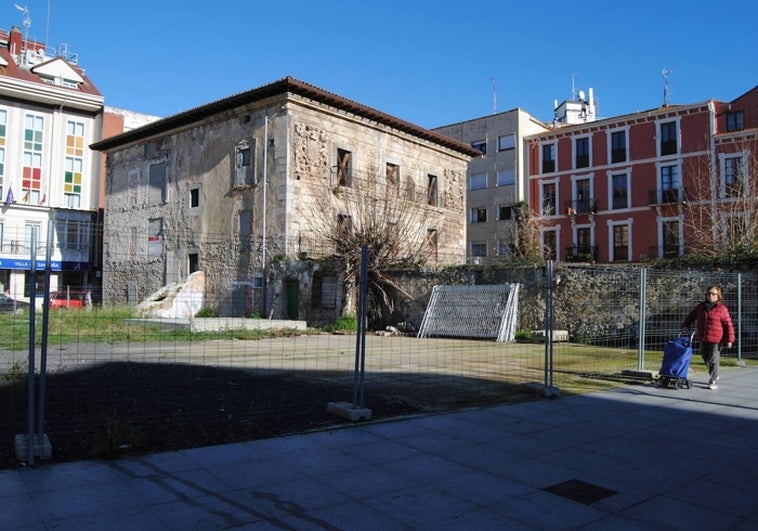 El Palacio de Chiloeches de Santoña está pendiente de su rehabilitación para poder darle un destino.