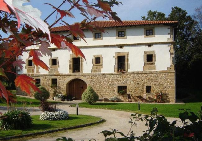 Fachada de la Casona de Pantaleón de Aras