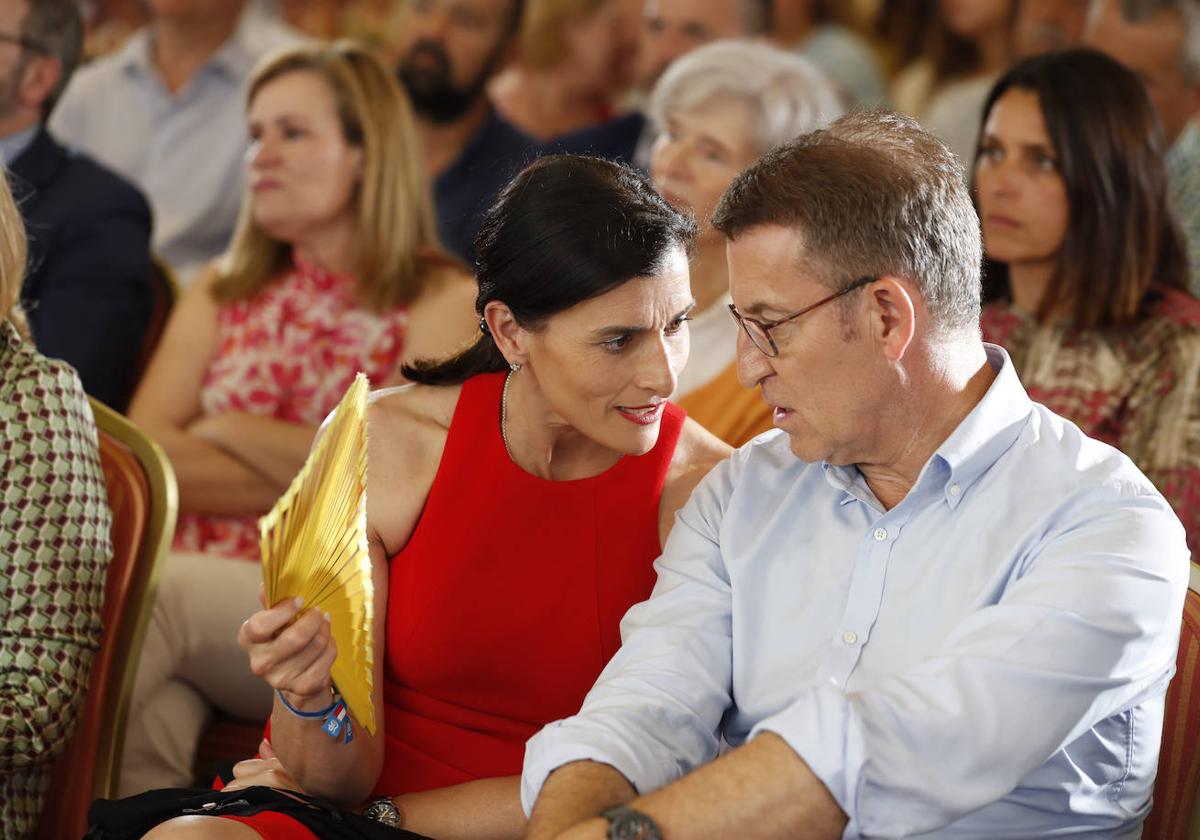 Gema Igual y Alberto Núñez Feijóo en un acto en Santander.