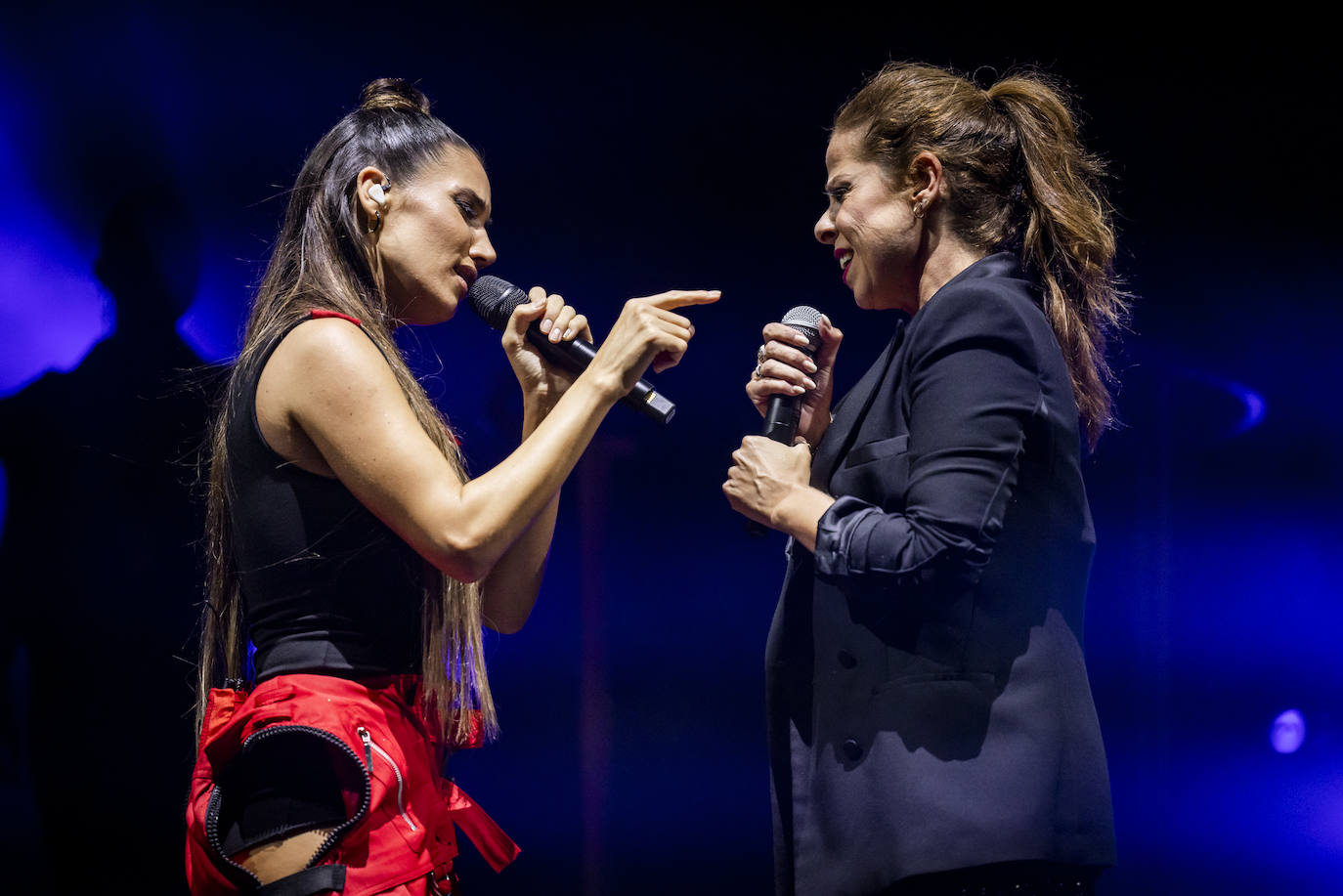 Las artistas regalaron al público un par de canciones al alimón