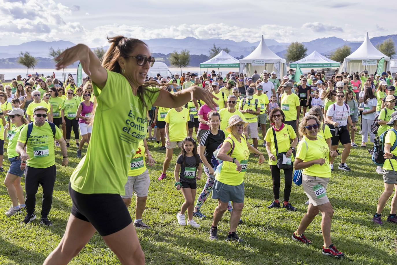 Antes de la caminata, Sofía Palencia dirigió una clase de zumba.