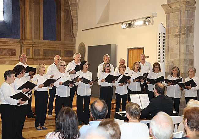 La Coral de Liébana durante su actuación
