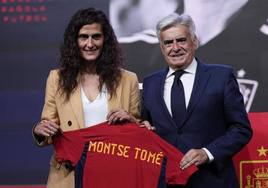 Montse Tomé, junto a Pedro Rocha en su presentación como seleccionadora