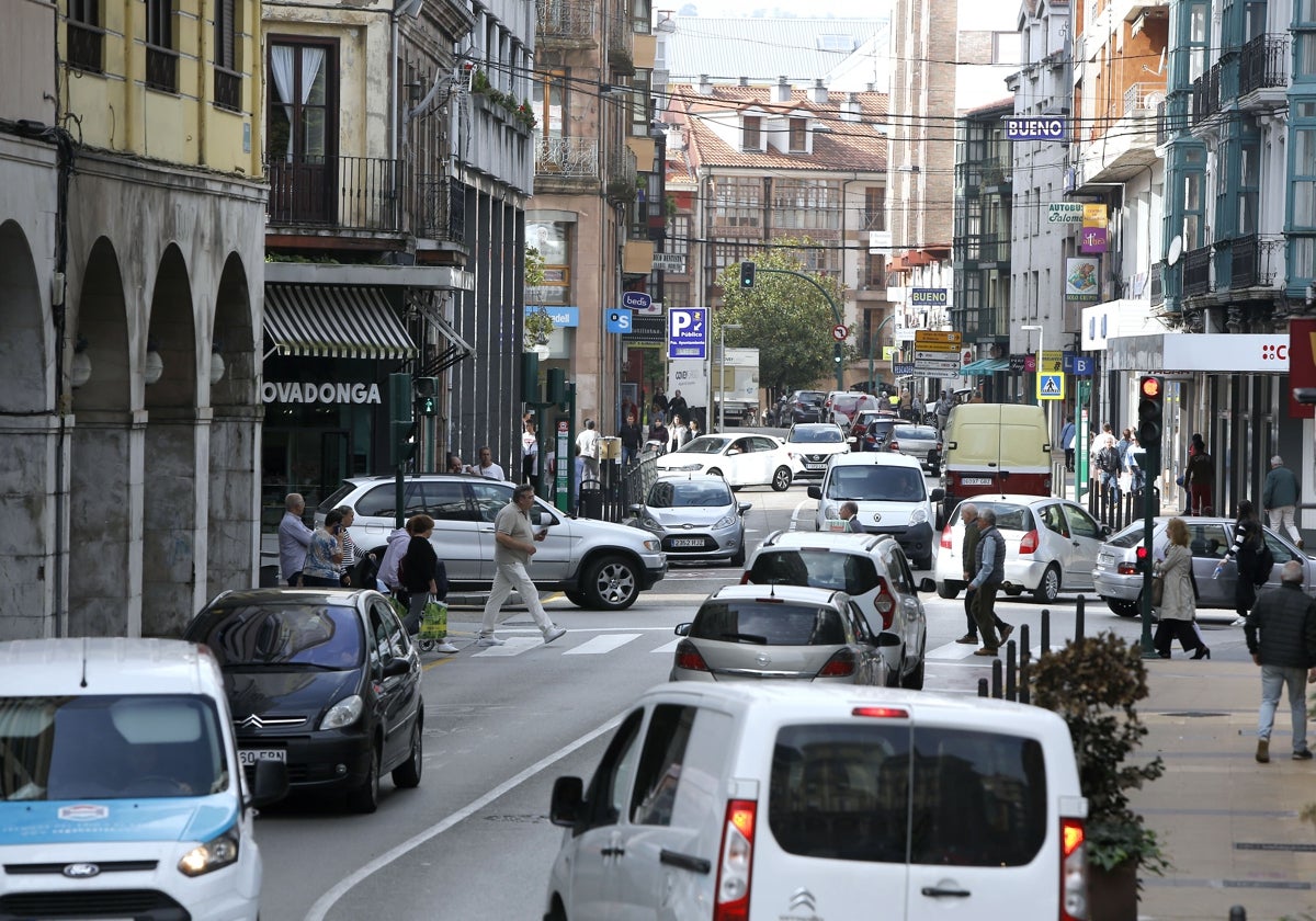 Calle José María Pereda, uno de los límites establecidos para la zona de bajas emisiones.