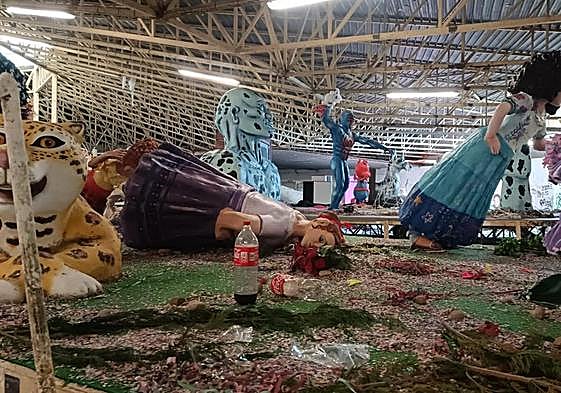 La carroza de la Peña Enlokeci2, que fue hallada destrozada el pasado miércoles.