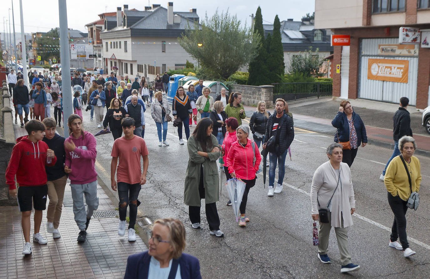 Los vecinos critican la decisión municipal de limitar algunos viales a una sola dirección, una medida que, según dicen, genera un cáos circulatorio en la localidad.