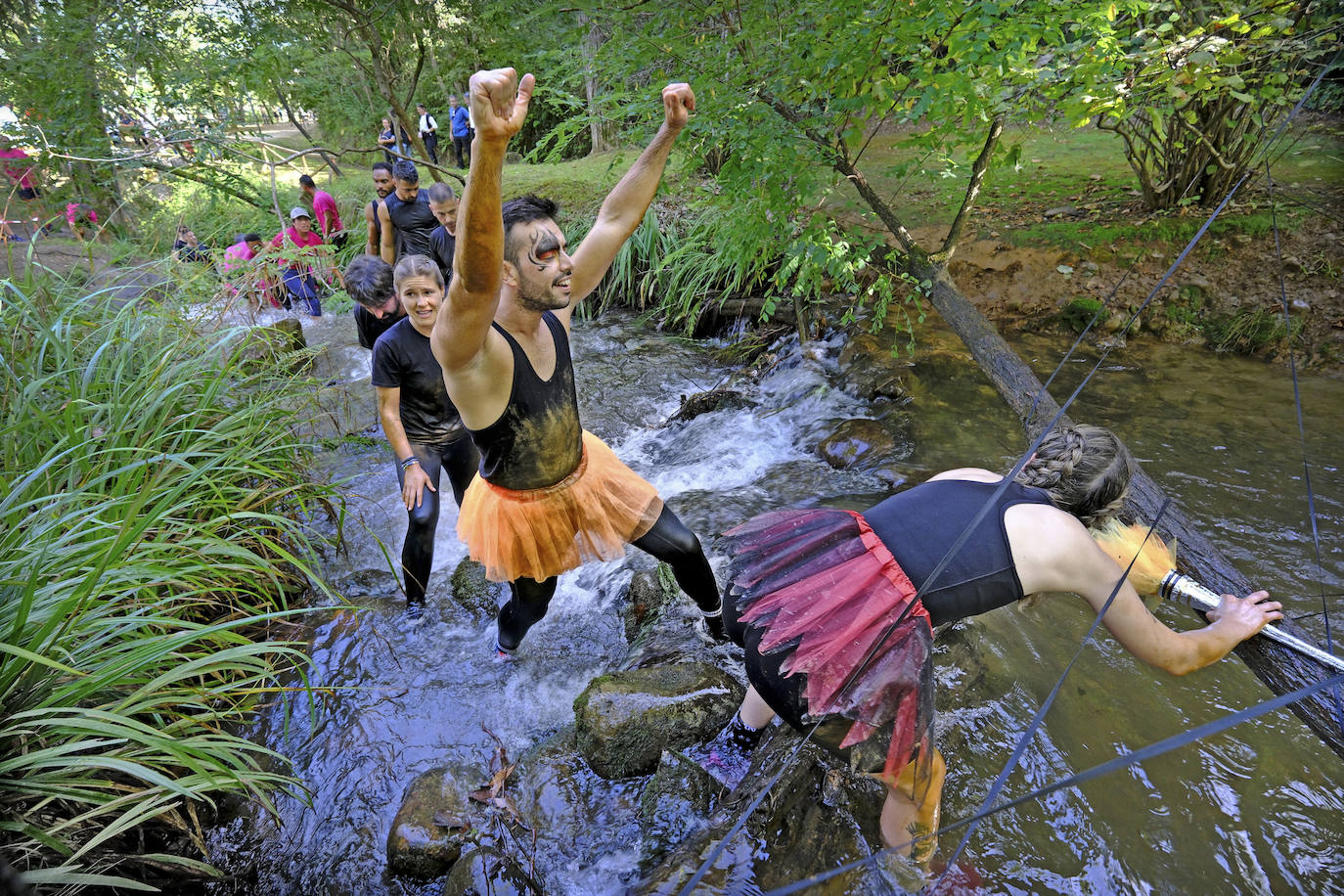 El río ha sido el gran elemento refrescante de la carrera, favorecida por el buen tiempo y una jornada soleada.