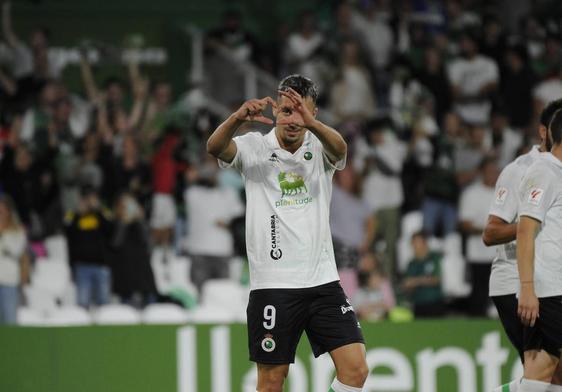 Andrés Martín celebra el segundo gol racinguista.