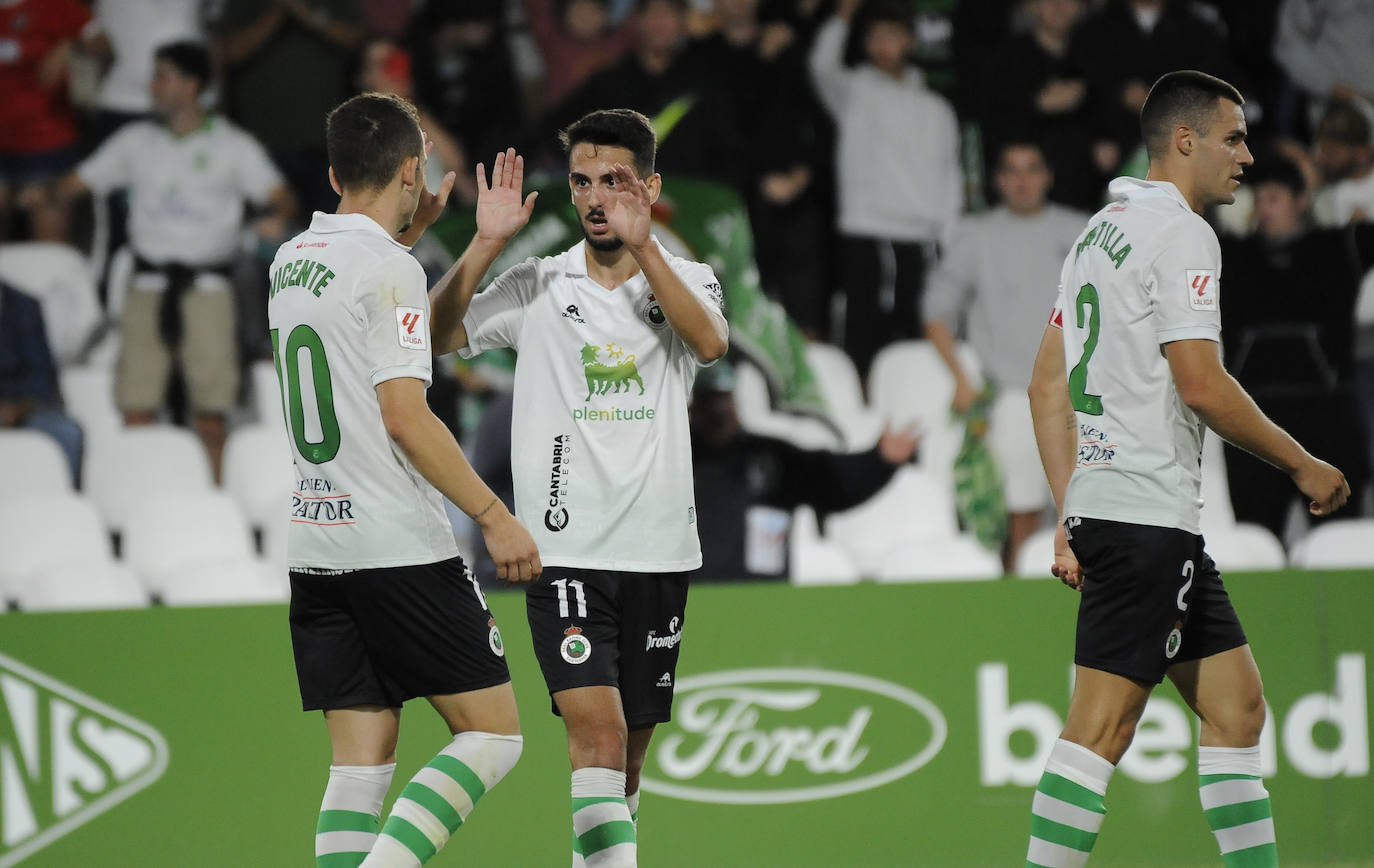 Andrés Martín celebra su gol  ante el Albacete. 