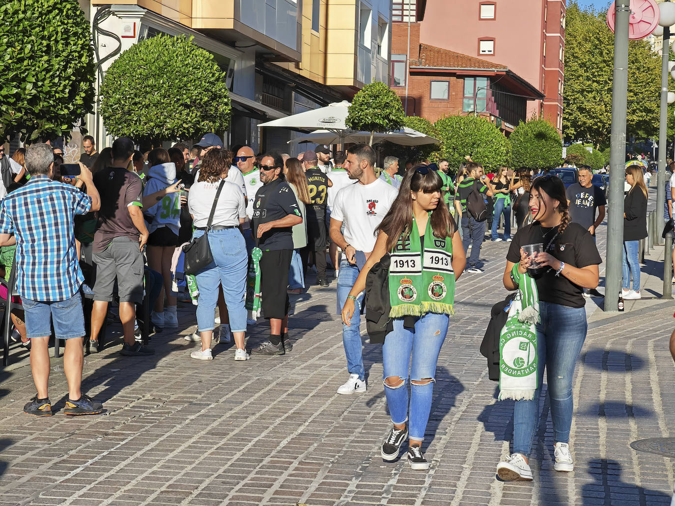 El dia soleado acompañó a que la fiesta racinguista fuese un éxito