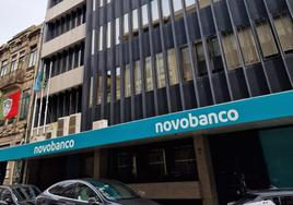 Oficina de Novo Banco en Portugal. La entidad vendió su negocio bancario en España a Abanca.