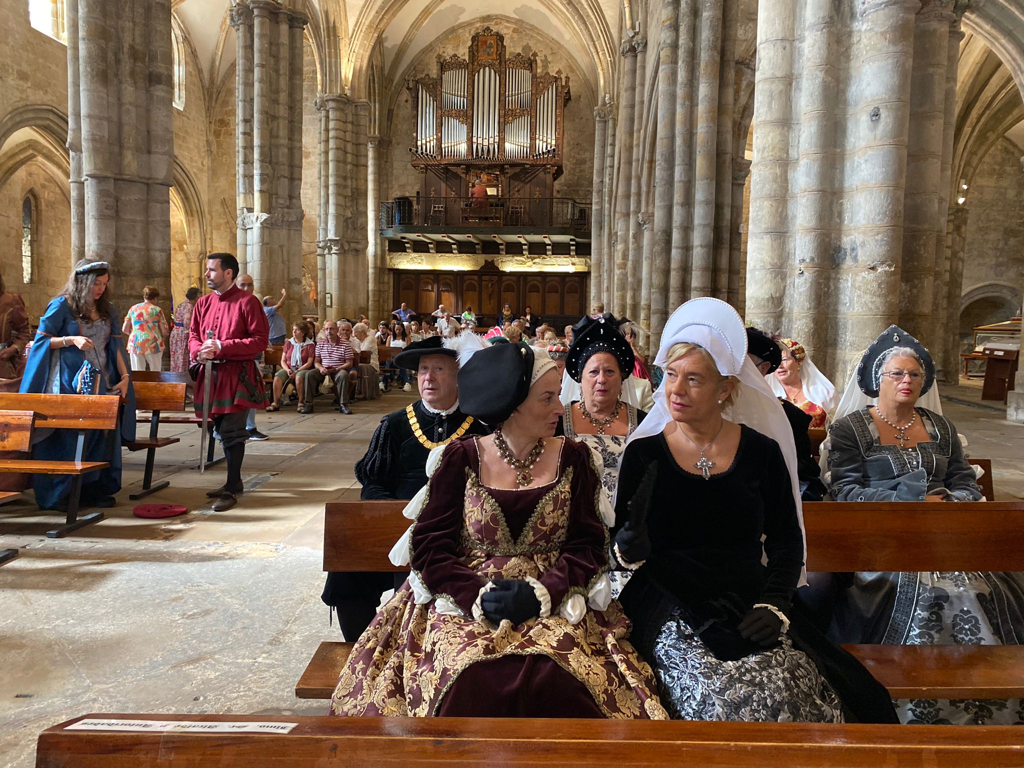 Las reinas y hermanas de Carlos V en la ceremonia