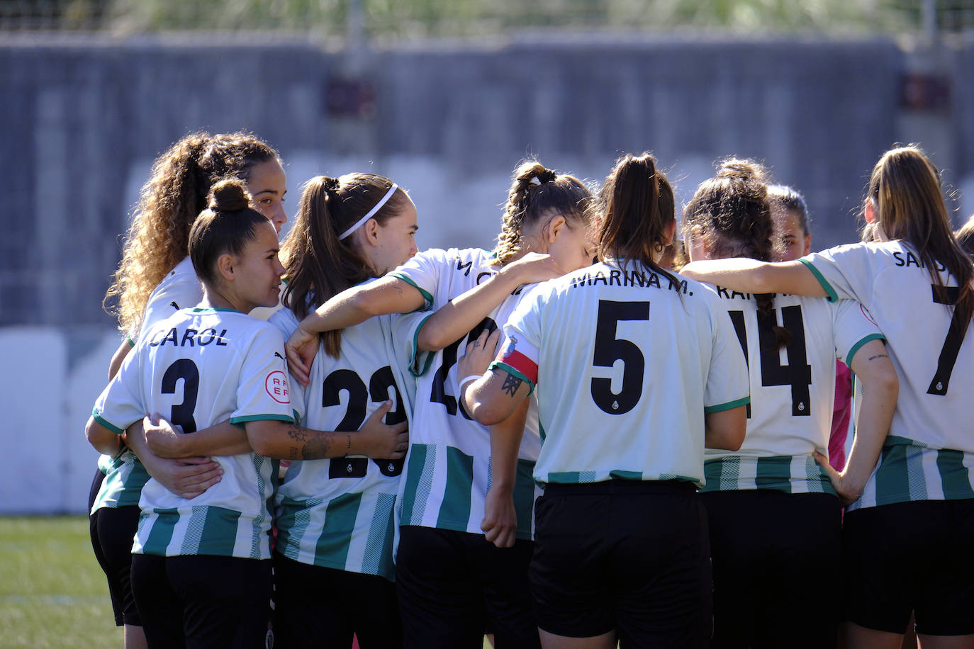 Conjura previa de las jugadoras racinguistas. 