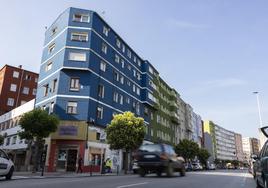 Edificio rehabilitado en la calle Castilla, en Santander.