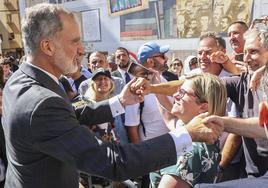 A la salida del acto, los santanderinos le mostraron su cariño.