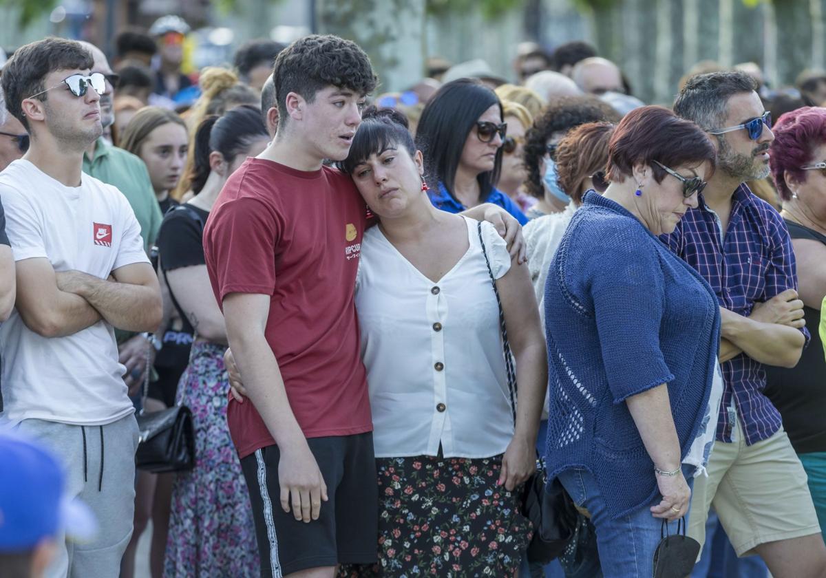 Concentración en Colindres por Mario Fuentes cuando se cumplía el primer aniversario de su muerte.