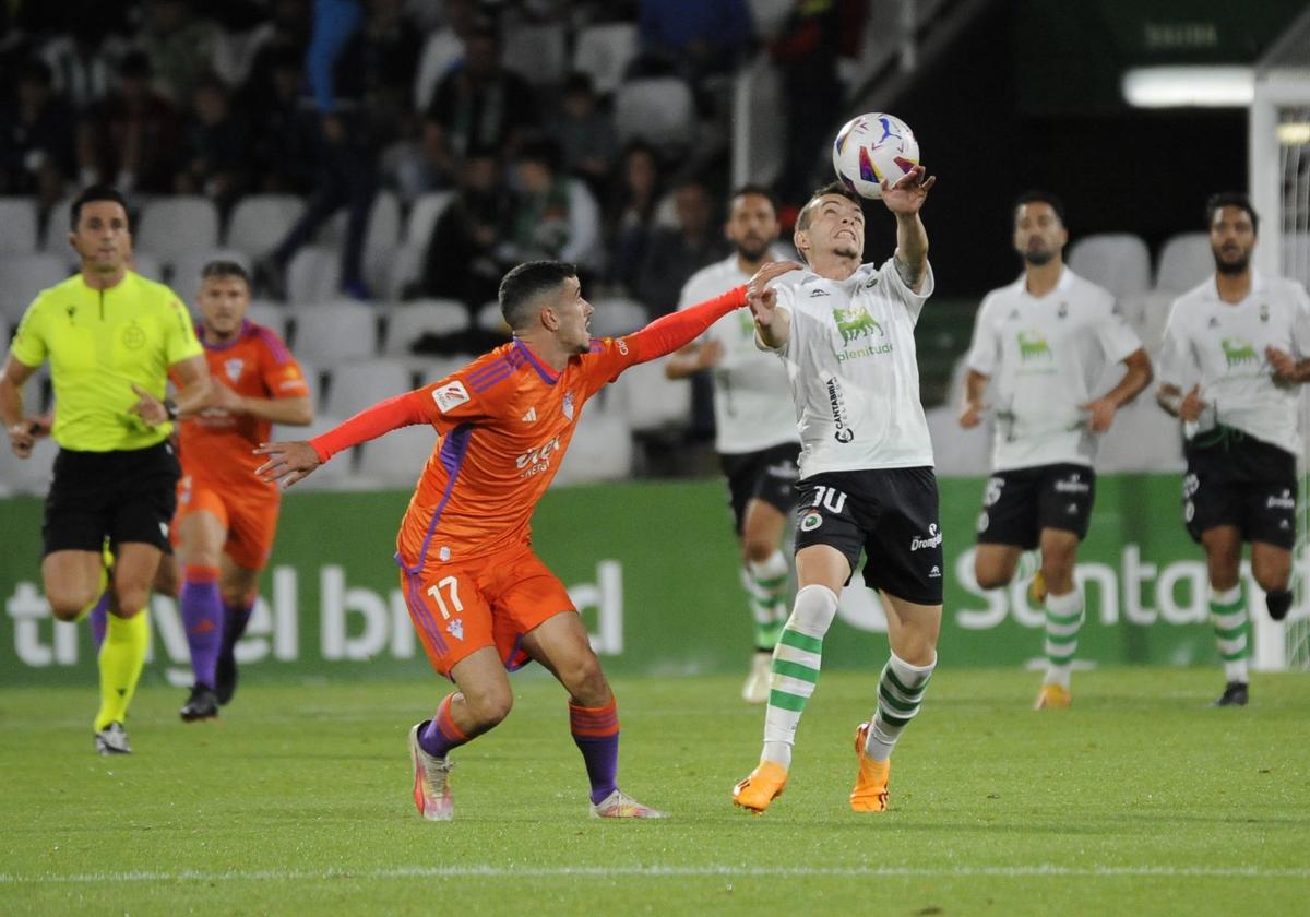 Íñigo Vicente, durante el partido ante el Albacete.