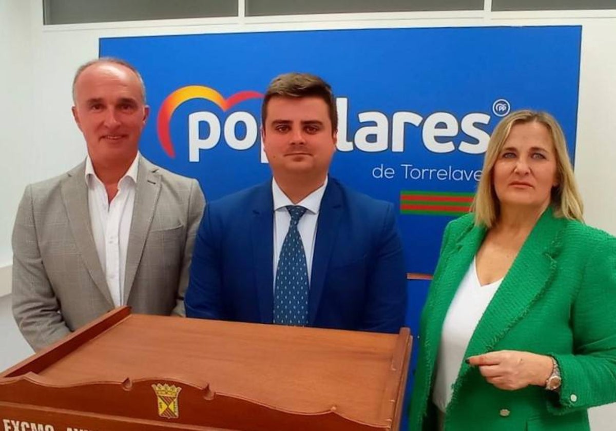 Los popuares Enrique Gómez Zamanillo, Miguel Ángel Vargas y Rosario Adela Fernández Pérez.