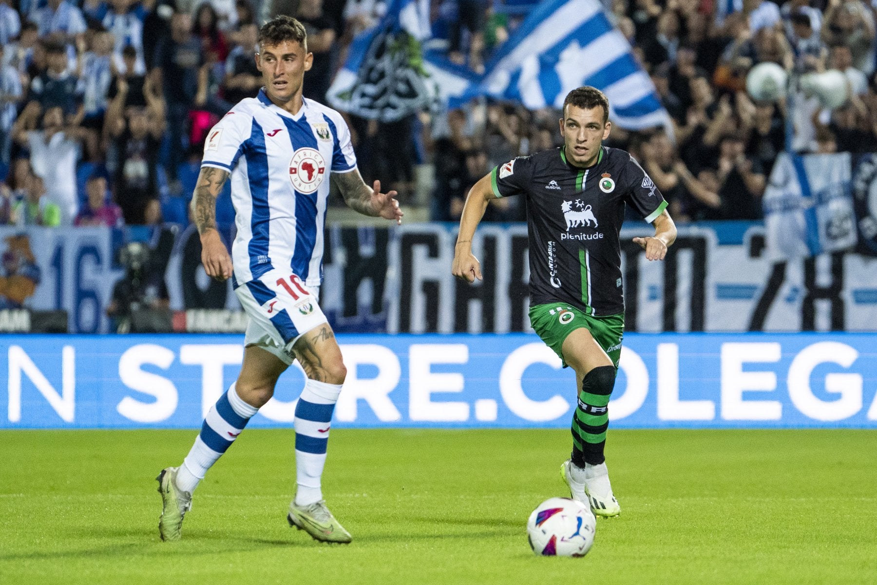 Íñigo Vicente entró al campo tras el descanso.