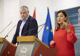 María José Sáenz de Buruaga, acompañada del consejero de Economía, presentó este jueves su propuesta de reforma fiscal.