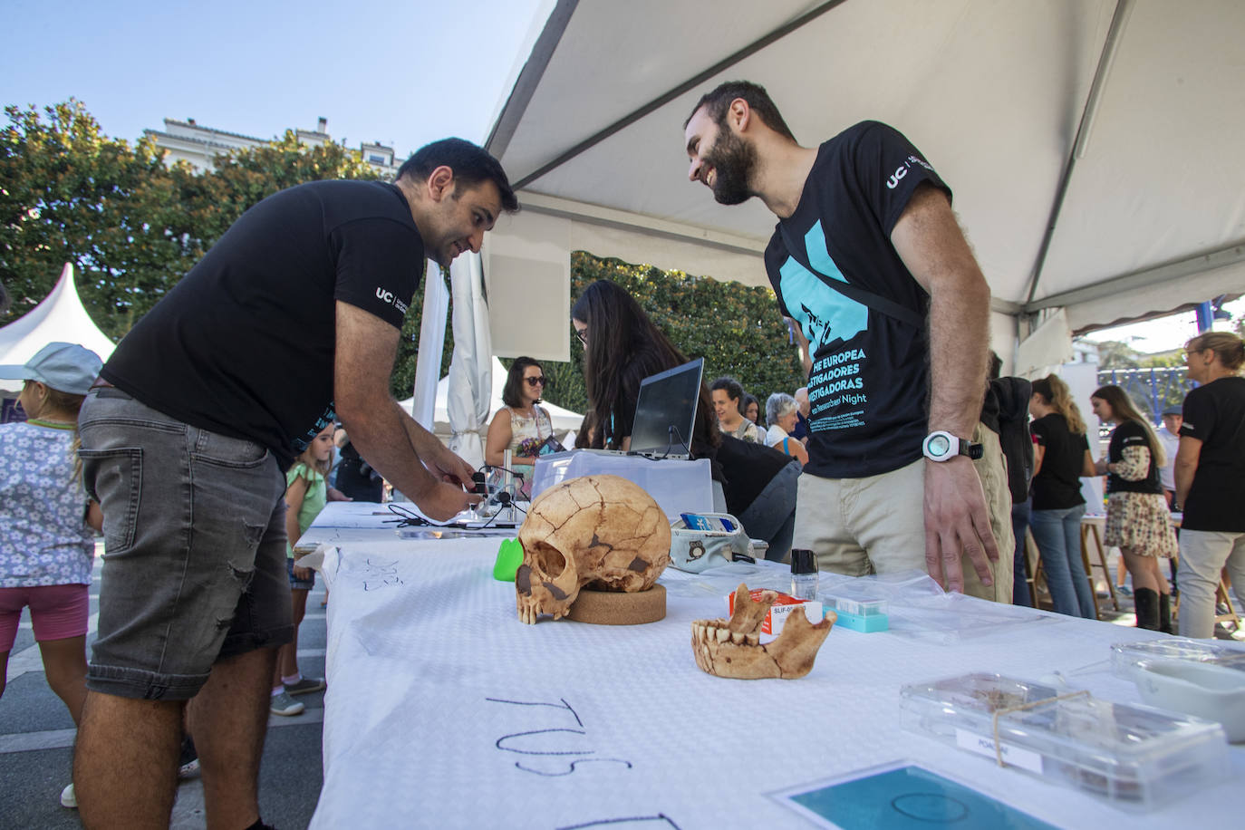 Cerca de 300 científicos han participado este viernes en la Noche Europea de los Investigadores en Santander.