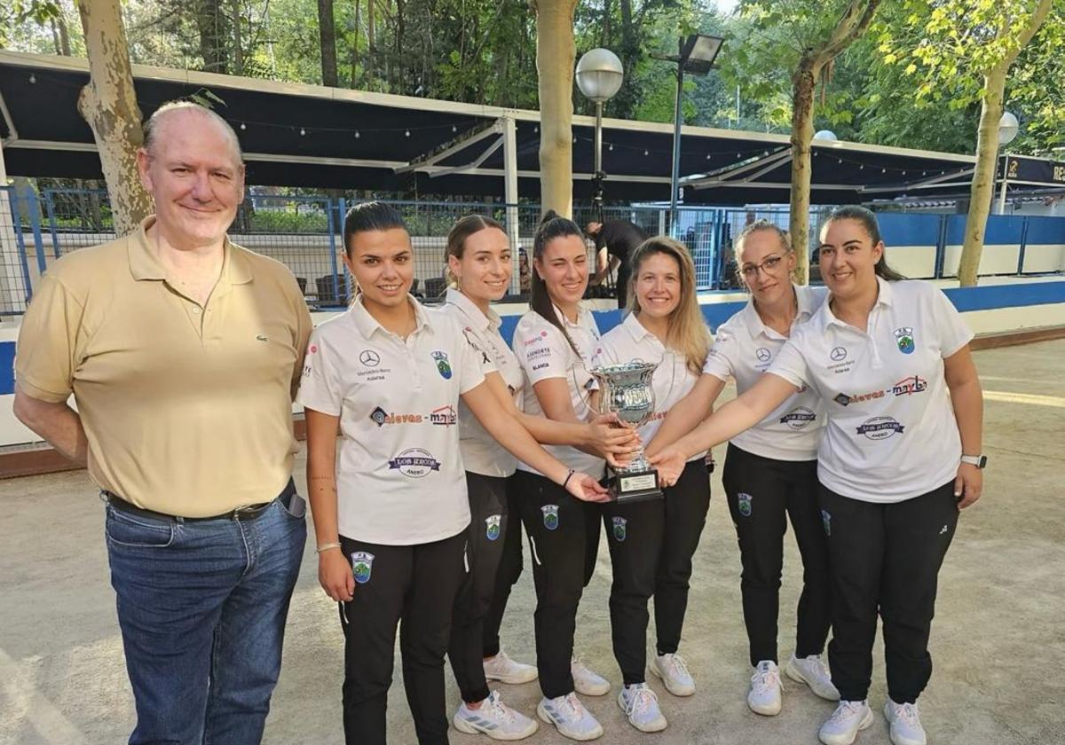 Nel González, Andrea Gómez, Naomi Solórzano, Blanca Gandarillas, Laura Abascal, Marta López y Judit Bueno.